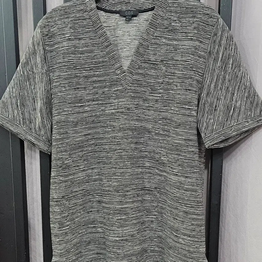 [BUNJANG] COS Striped V-neck Short Sleeve Knit / COS(코스) 브이넥 스트라이프 반팔 니트