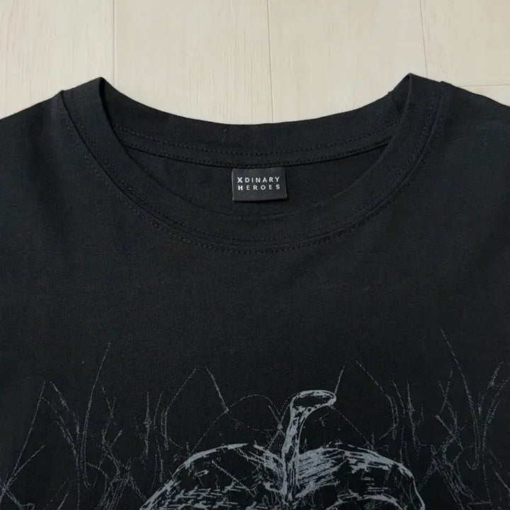 [BUNJANG] Xdinary Heroes VUMA T-Shirt / 엑디즈 뷰마 티셔츠 반팔