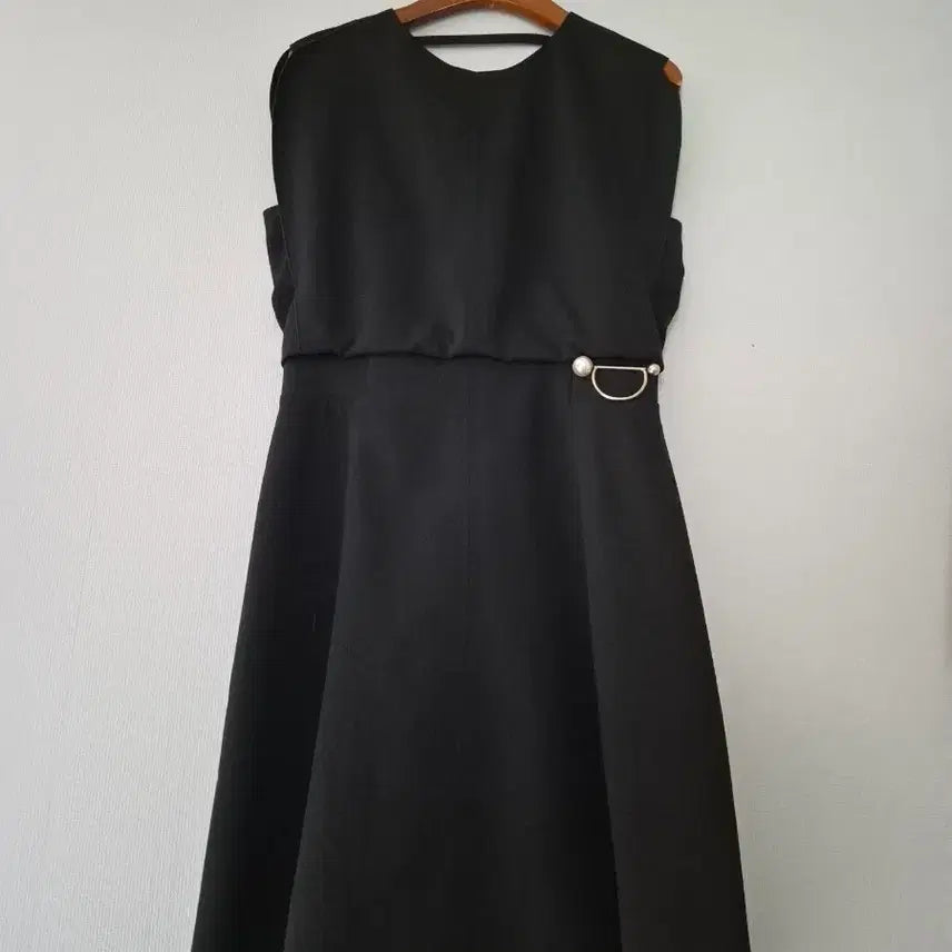 [BUNJANG] DEWL Black A-Line Pearl Detail Dress (Size 55) / [듀엘]블랙 A라인 원피스 진주 디테일(55사이즈)