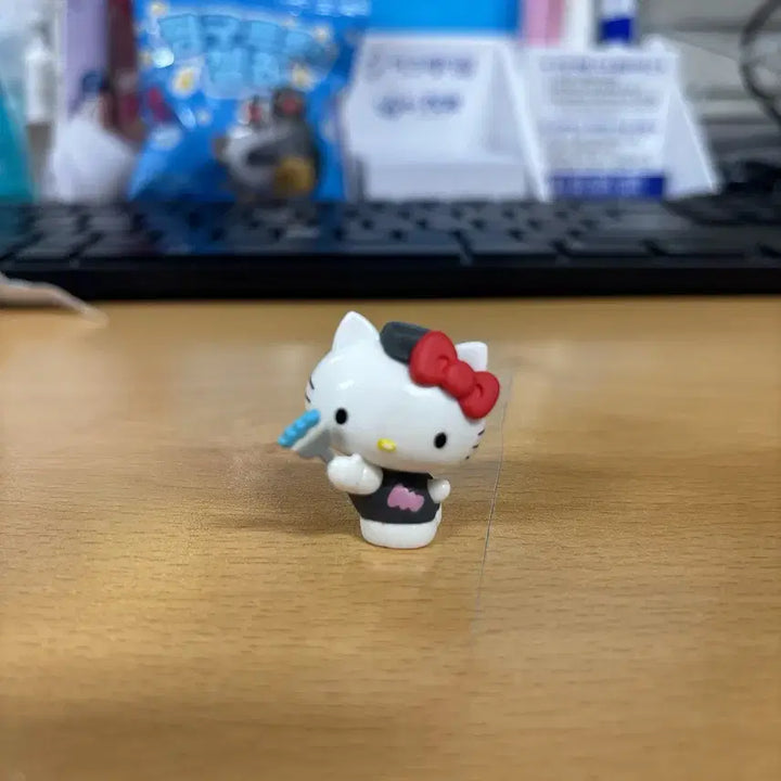 [BUNJANG] Sanrio Hello Kitty Paint Figure / [산리오] 페인트 피규어 (헬로키티)