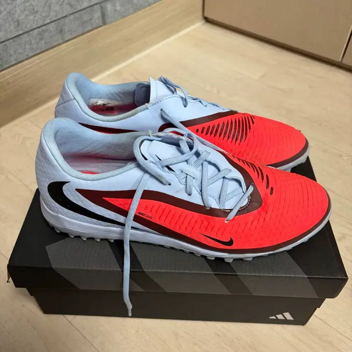 [SOLD OUT] 나이키 축구화 270