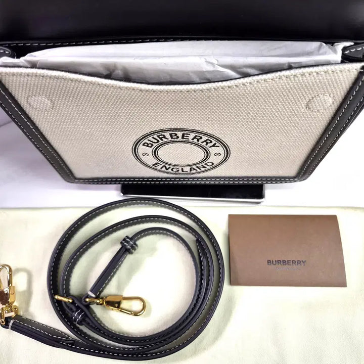 [BUNJANG] Burberry Graphic Canvas Pocket Bag / [새상품]버버리 그래픽 캔버스 포켓백