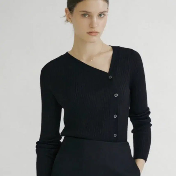 [BUNJANG] Sie Oblique Button Knit Black / 시에 sie 오블리크 버튼 니트 블랙