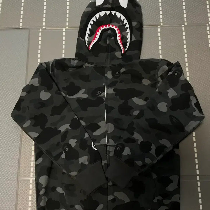 [SOLD OUT] 베이프 흑계 후드집업 / L