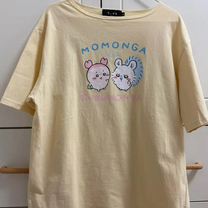 [BUNJANG] Chiikawa Momonga and Kani Short-Sleeve T-shirt / 치이카와 먼작귀 모몽가,카니 반팔 티셔츠