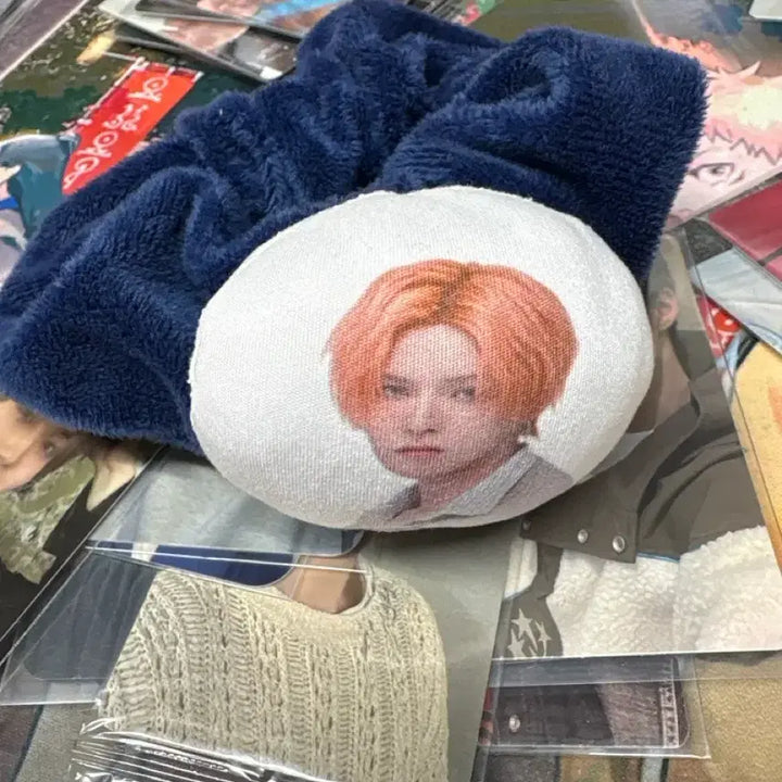 [BUNJANG] Treasure Light Stick Cushion Scrunchie / 트레저 라이트 스틱 쿠션 스크런치