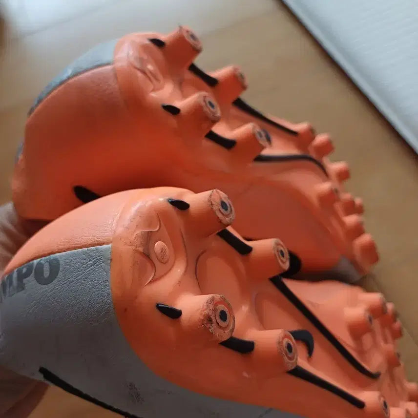 [BUNJANG] Nike Soccer Cleats Grey/Orange 215 / 나이키 축구화 회색/오렌지 215