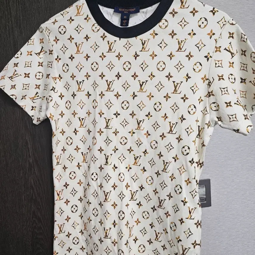 [SOLD OUT] 루이비통티셔츠XS