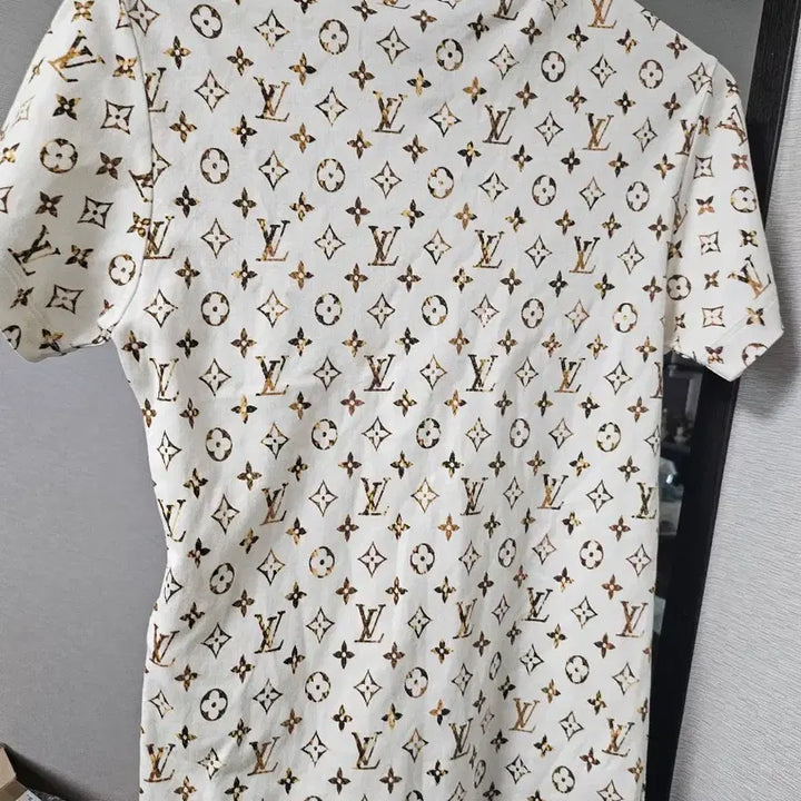 [SOLD OUT] 루이비통티셔츠XS