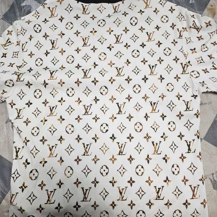 [SOLD OUT] 루이비통티셔츠XS