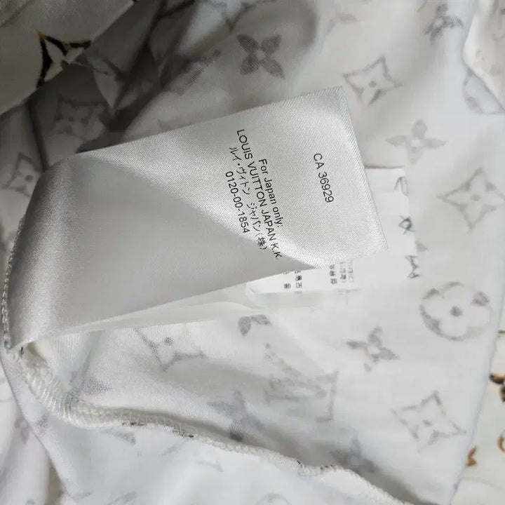 [SOLD OUT] 루이비통티셔츠XS