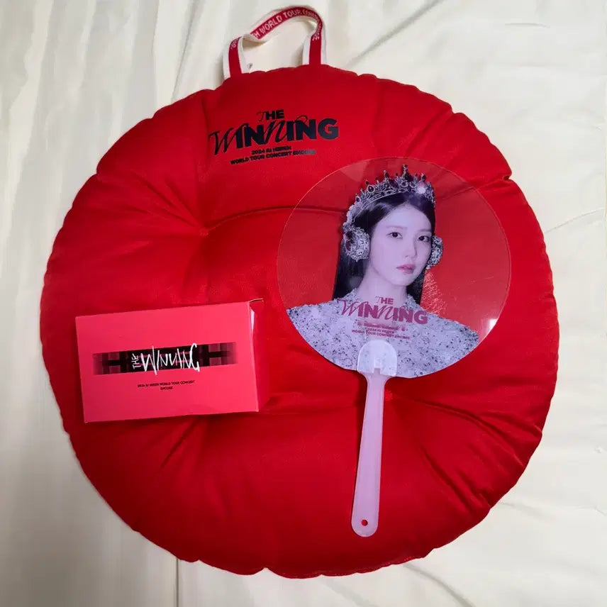 [BUNJANG] IU 2024 The Winning Concert Accessories Bundle / 아이유 2024 더위닝콘서트 방석 망원경 부채