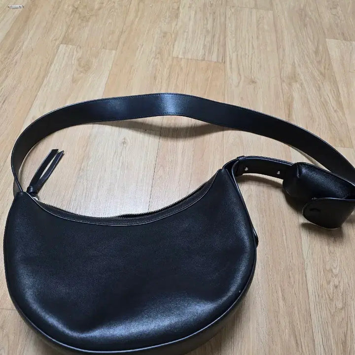 [BUNJANG] Oryany Crossbody Bag / 오야니 크로스바디