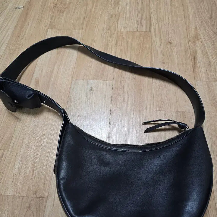 [BUNJANG] Oryany Crossbody Bag / 오야니 크로스바디