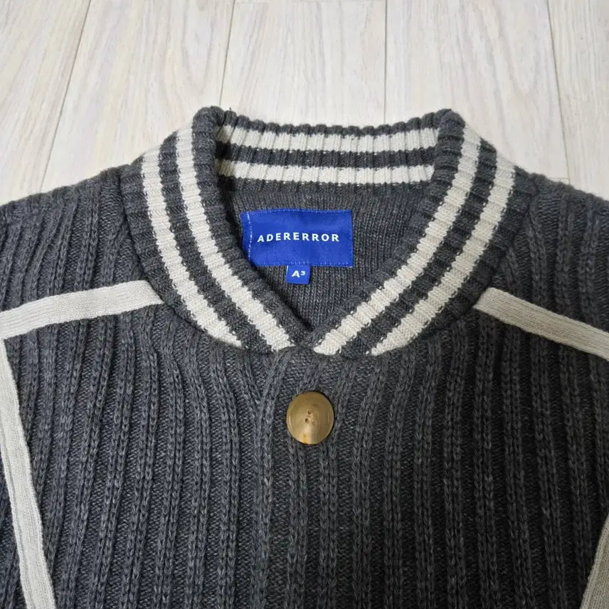[SOLD OUT] 아더에러 톰브 가디건 그레이 a3