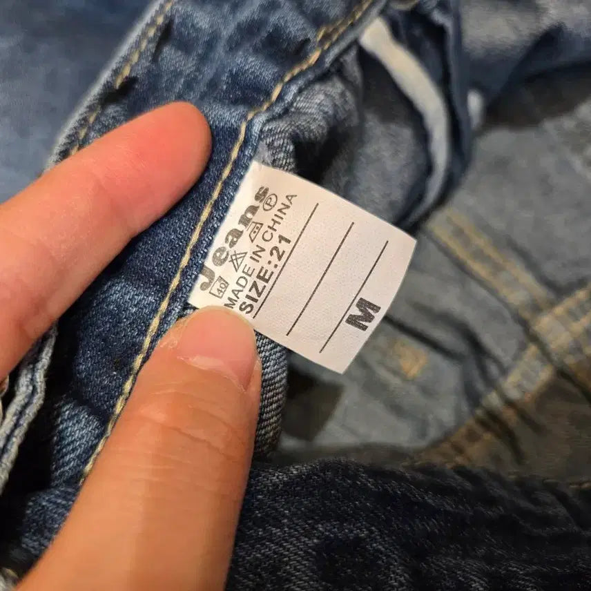 [BUNJANG] Chain Embellished High-Waist Semi-Wide Denim Pants / [무료배송]여성 M 체인 장식 하이웨이스트 세미 와이드 데님 팬츠 청바지