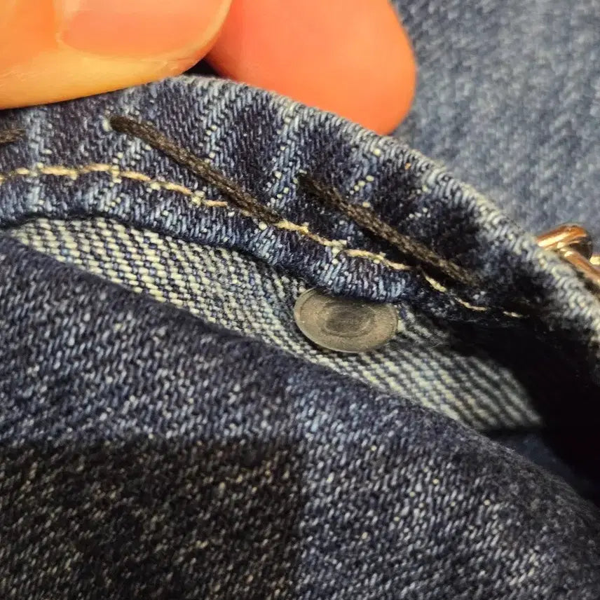[BUNJANG] Chain Embellished High-Waist Semi-Wide Denim Pants / [무료배송]여성 M 체인 장식 하이웨이스트 세미 와이드 데님 팬츠 청바지