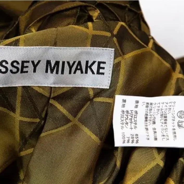 [BUNJANG] Issey Miyake Hexagonal Pleats Crop Jacket / 이세이미야케 육각 플리츠 크롭자켓