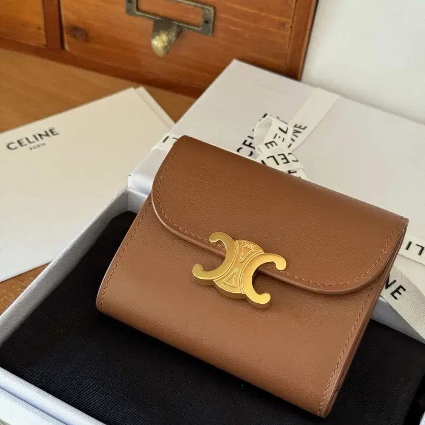 [BUNJANG] Celine Triomphe Compact Wallet Brown / 셀린 정품 트리오프 지갑 새상품 / 브라운 / 상태 최상