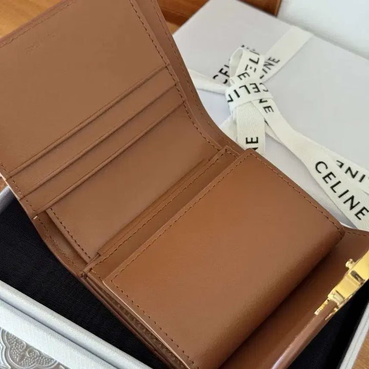 [BUNJANG] Celine Triomphe Compact Wallet Brown / 셀린 정품 트리오프 지갑 새상품 / 브라운 / 상태 최상