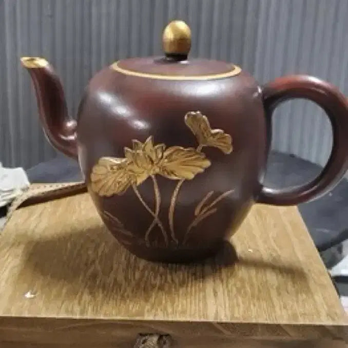 [BUNJANG] Gyeongju Celadon Gold Inlay Lotus Pattern Banggoho Zisha Teapot / 고경주 자사 금채 연화문 방고호 자사호 다호 골동품 미술품 수집품