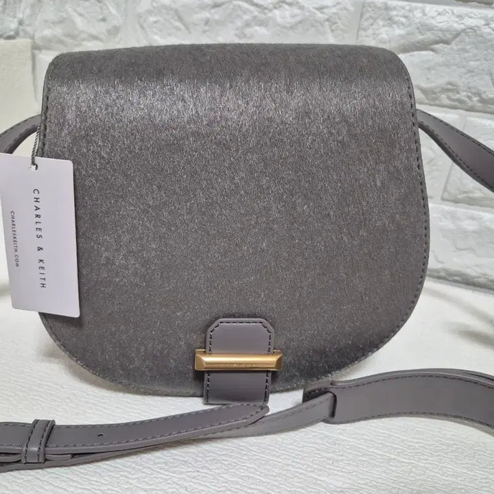 [BUNJANG] Charles &amp; Keith Shoulder Bag / 찰스앤키드