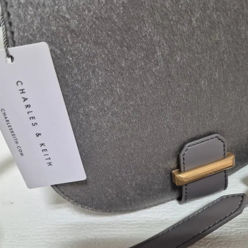 [BUNJANG] Charles &amp; Keith Shoulder Bag / 찰스앤키드