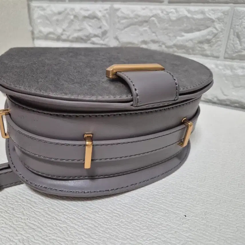[BUNJANG] Charles &amp; Keith Shoulder Bag / 찰스앤키드