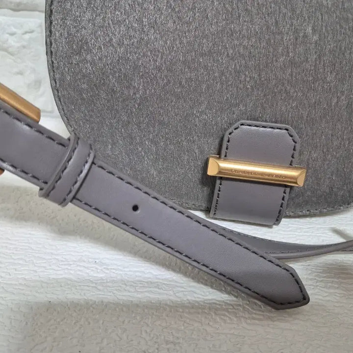 [BUNJANG] Charles &amp; Keith Shoulder Bag / 찰스앤키드