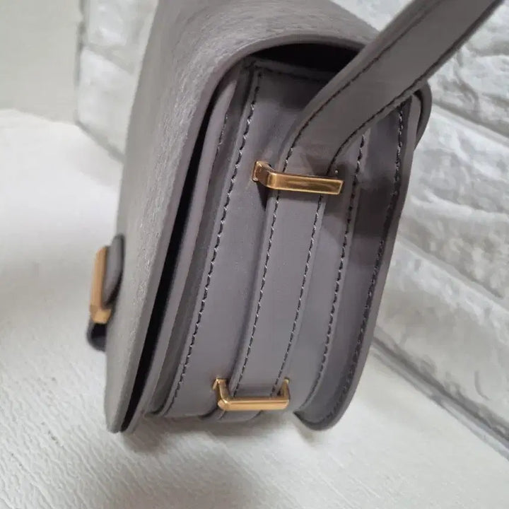 [BUNJANG] Charles &amp; Keith Shoulder Bag / 찰스앤키드