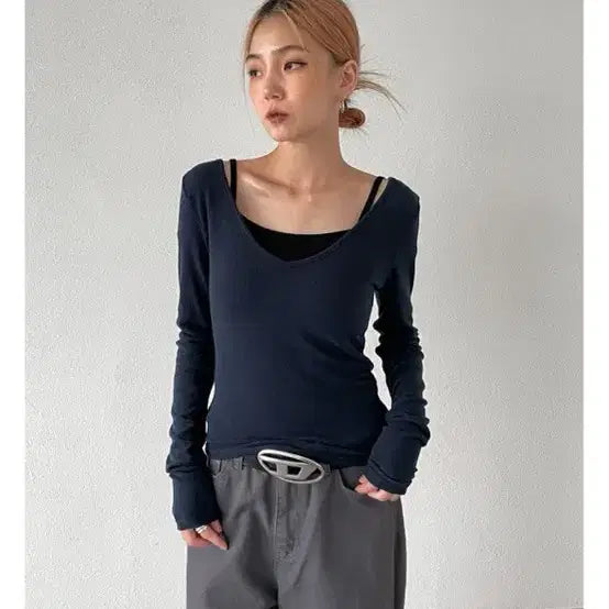 [BUNJANG] (새상품) 블랙업 위더 브이넥 레이어드 긴팔티 네이비 / (새상품) 블랙업 위더 브이넥 레이어드 긴팔티 네이비