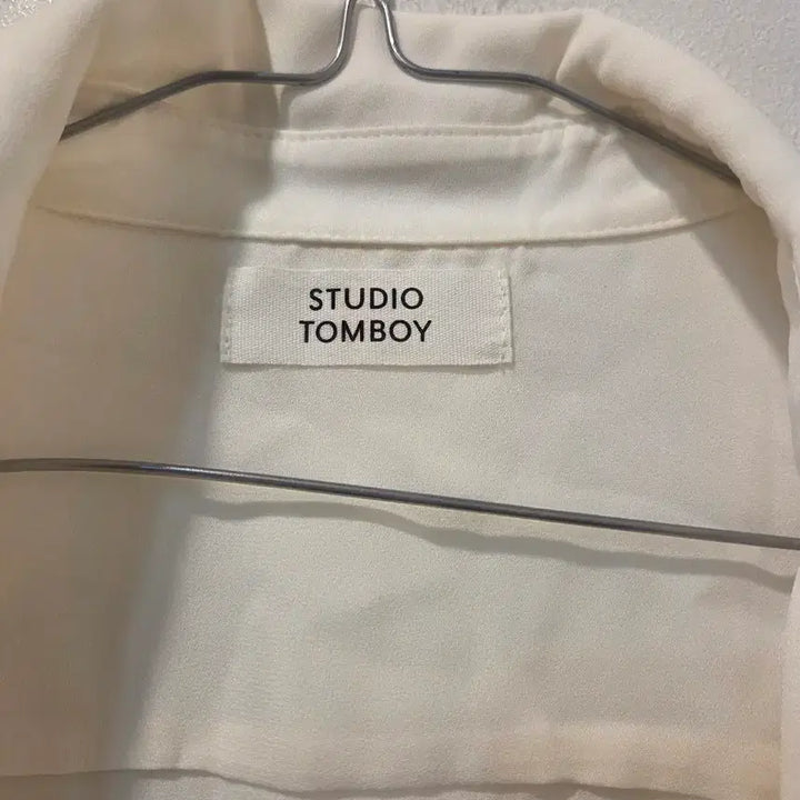 [SOLD OUT] 스튜디오 톰보이 루즈핏 흰색 반팔 셔츠