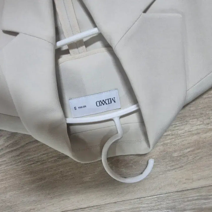 [BUNJANG] Mixxo Tailored Crop Jacket / 미쏘 테일러드 크롭 자켓