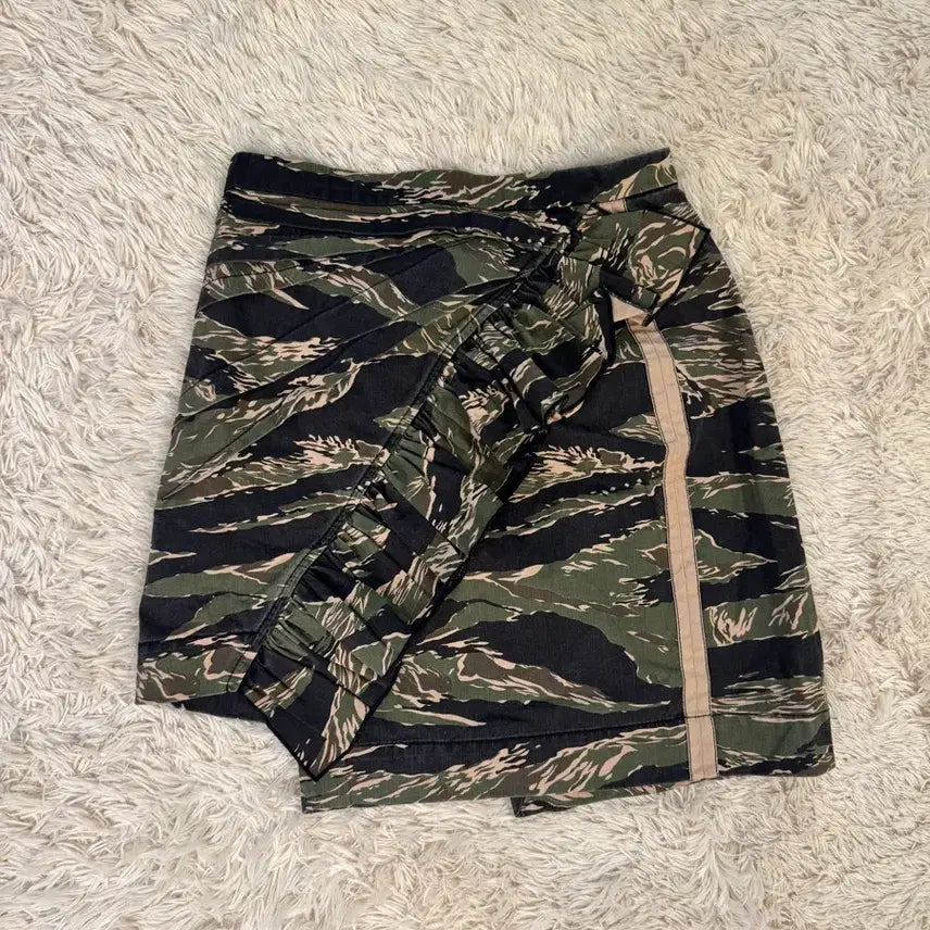 [BUNJANG] N21 Camo Asymmetrical Ruffle Wrap Mini Skirt / N21 카모 언발란스 러플 랩 미니 스커트 (정품) 38