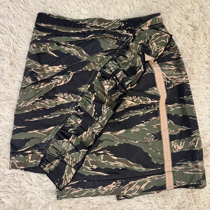 [BUNJANG] N21 Camo Asymmetrical Ruffle Wrap Mini Skirt / N21 카모 언발란스 러플 랩 미니 스커트 (정품) 38