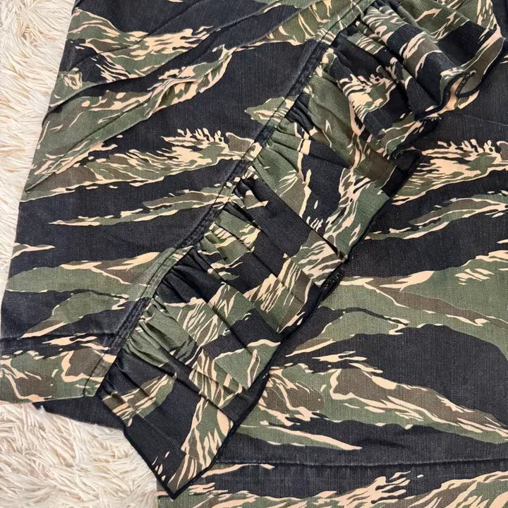 [BUNJANG] N21 Camo Asymmetrical Ruffle Wrap Mini Skirt / N21 카모 언발란스 러플 랩 미니 스커트 (정품) 38