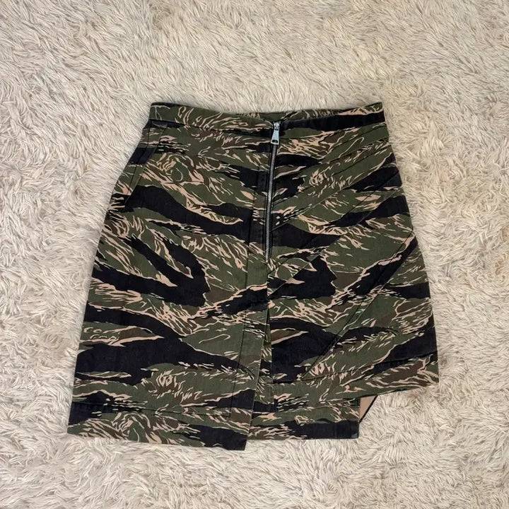 [BUNJANG] N21 Camo Asymmetrical Ruffle Wrap Mini Skirt / N21 카모 언발란스 러플 랩 미니 스커트 (정품) 38