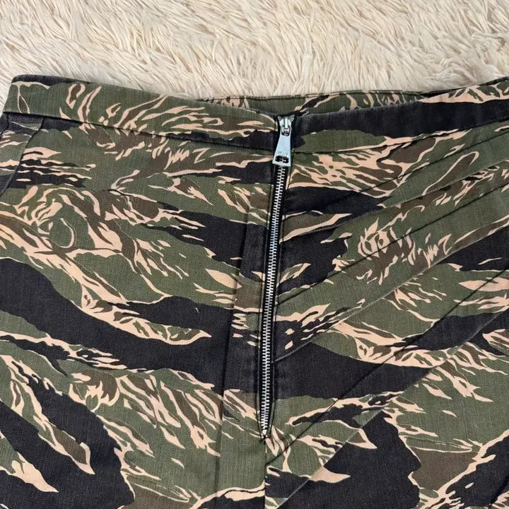 [BUNJANG] N21 Camo Asymmetrical Ruffle Wrap Mini Skirt / N21 카모 언발란스 러플 랩 미니 스커트 (정품) 38
