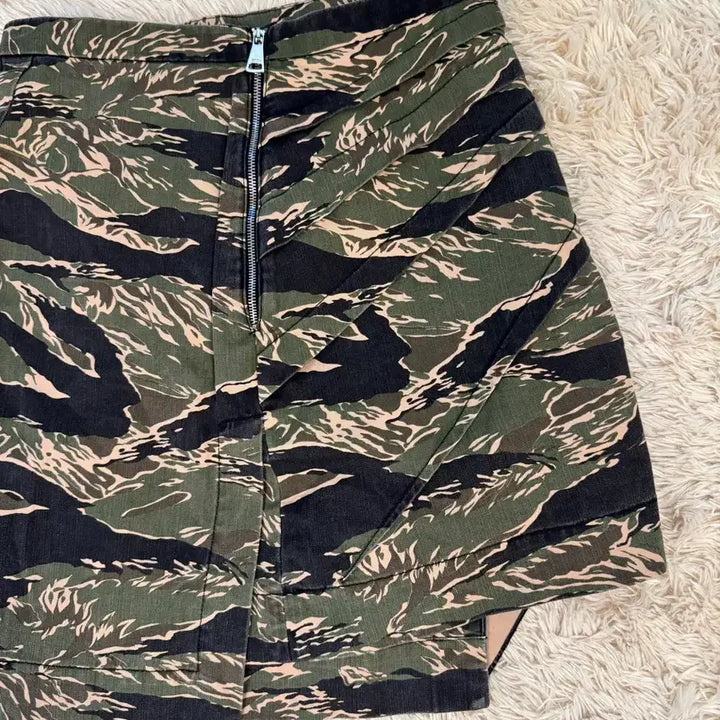 [BUNJANG] N21 Camo Asymmetrical Ruffle Wrap Mini Skirt / N21 카모 언발란스 러플 랩 미니 스커트 (정품) 38