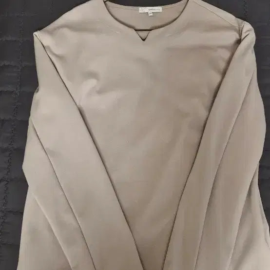 [BUNJANG] Vaso V-Neck Long Sleeve T-shirt / 바소 v넥 티셔츠