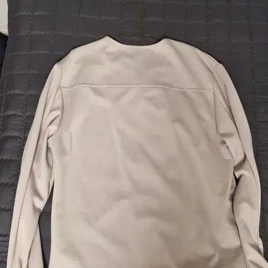 [BUNJANG] Vaso V-Neck Long Sleeve T-shirt / 바소 v넥 티셔츠