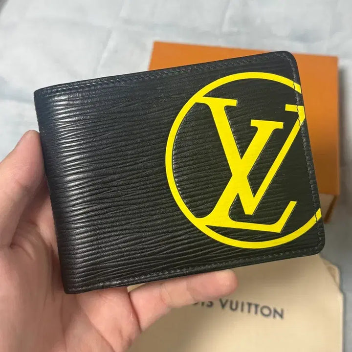 [BUNJANG] Louis Vuitton Circle Logo Bi-fold Wallet / 루이비통 서클 로고 반지갑