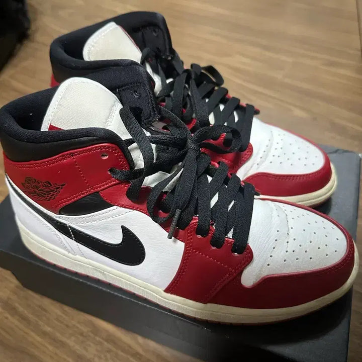 [BUNJANG] Nike Jordan 1 Mid Chicago 2020 Sneakers / 조던 1 미드 시카고 2020