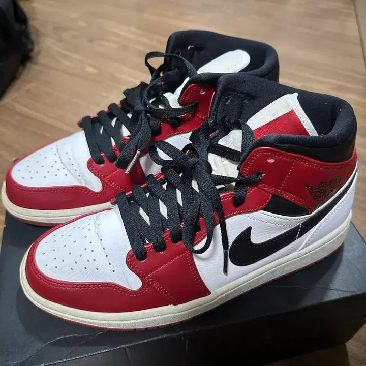 [BUNJANG] Nike Jordan 1 Mid Chicago 2020 Sneakers / 조던 1 미드 시카고 2020