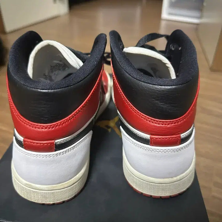 [BUNJANG] Nike Jordan 1 Mid Chicago 2020 Sneakers / 조던 1 미드 시카고 2020