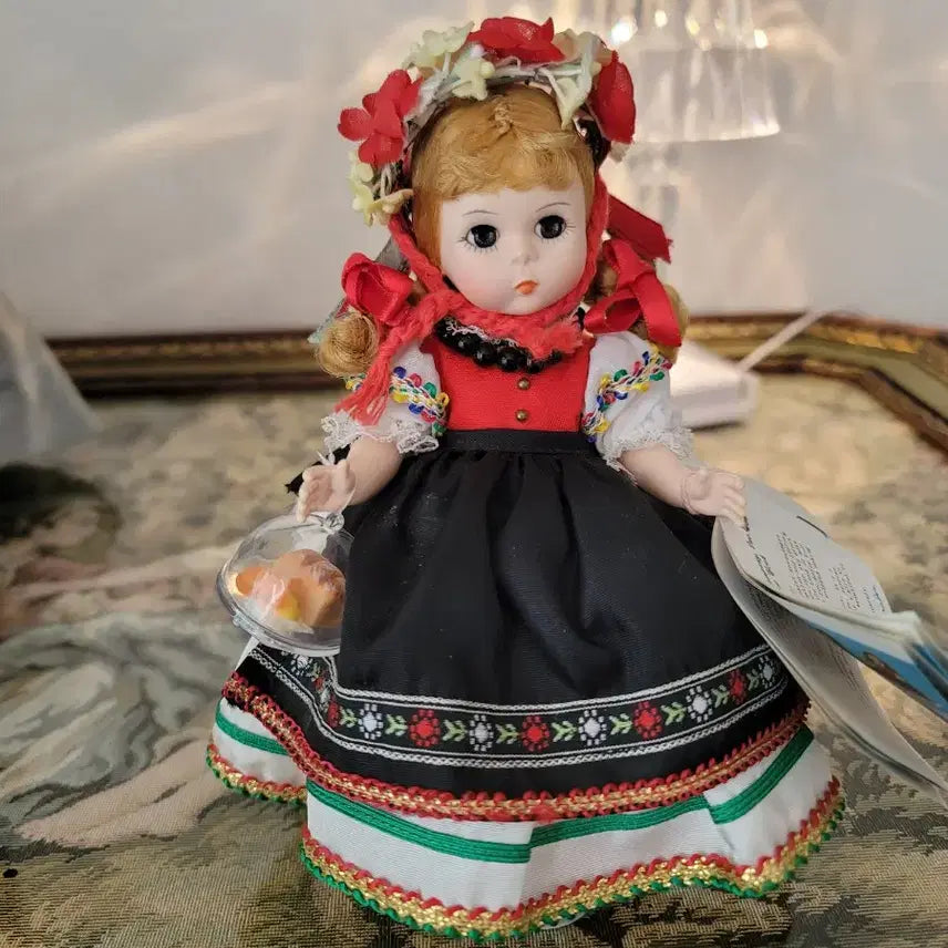 [BUNJANG] Madame Alexander Poland Traditional Costume Doll / 마담알렉산더 인터내셔널 폴란드