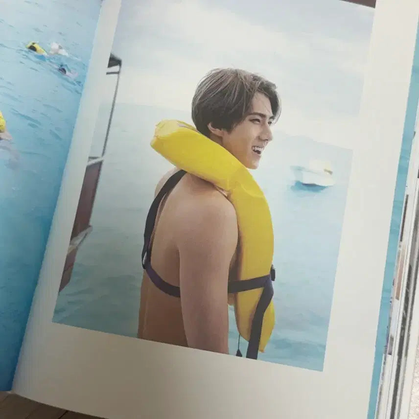 [BUNJANG] EXO Dear Happiness Fiji Photobook / 엑소 EXO Dear Happiness 피지 화보집