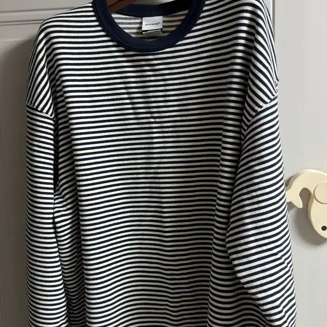 [BUNJANG] Outstanding Long Sleeve Knit Shirt (M) / 더현대구매 1회착용 아웃스탠딩 긴팔 니트 M