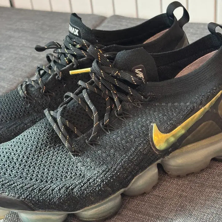 [BUNJANG] Nike Air VaporMax Flyknit 2 Black/Gold Sneakers / 나이키 에어 베이퍼맥스 플라이니트 2 블랙/골드