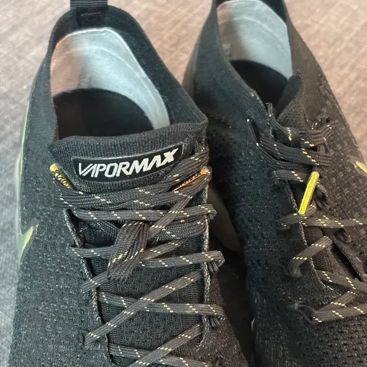 [BUNJANG] Nike Air VaporMax Flyknit 2 Black/Gold Sneakers / 나이키 에어 베이퍼맥스 플라이니트 2 블랙/골드